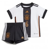 Tyskland Joshua Kimmich #6 Hjemmebanesæt Børn VM 2022 Kortærmet (+ Korte bukser)